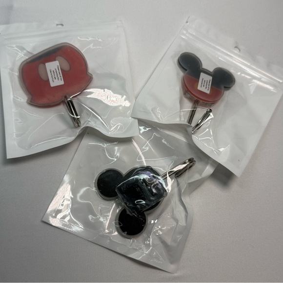 NWT-Disney Mickey Mouse 3-Piece Adhesive Mount Acrylic Hanging Hook Set - Picture 3 of 8